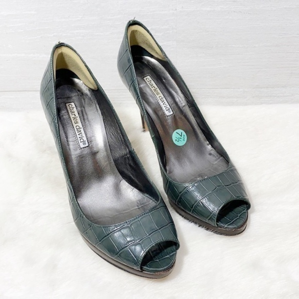 Charles David women’s heel/slip on Size 7.5B Color dark green